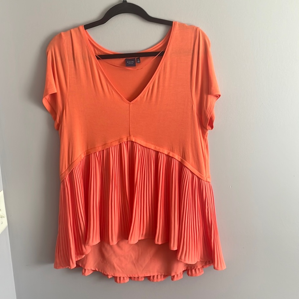 Like new- v-neck top